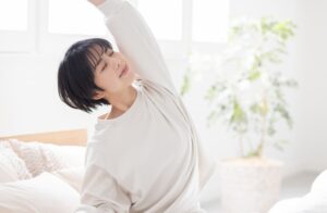 🌙 夏の疲れを癒す「睡眠リズム」の整え方